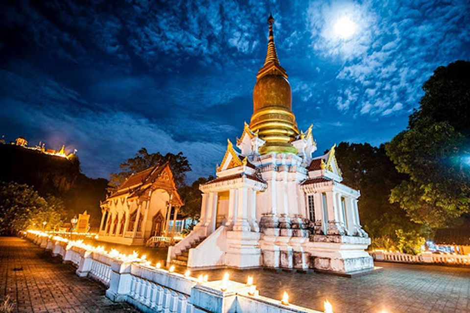 Wat Tha Khanun de nuit - province de Kanchanaburi