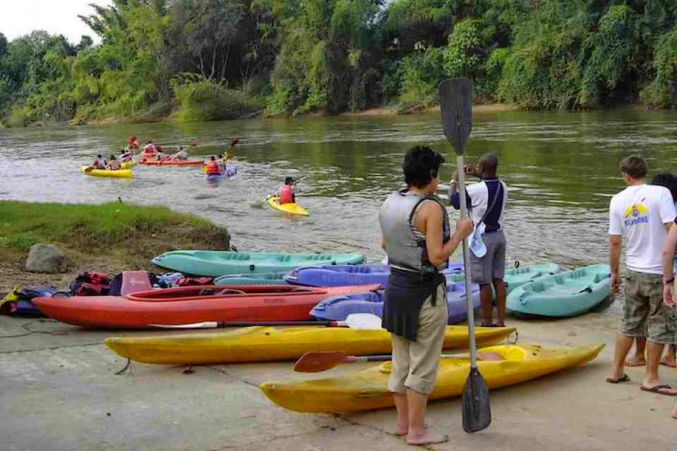 [en]Kayaking on the Kwai Yai river[fr]Kayak sur la rivière Kwai Yai