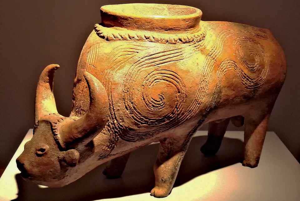 [fr]Buffle d'eau, Lopbury vers 2 300 ans avant J.-C.[en]Water buffalo, Lopbury, 2,300 BC