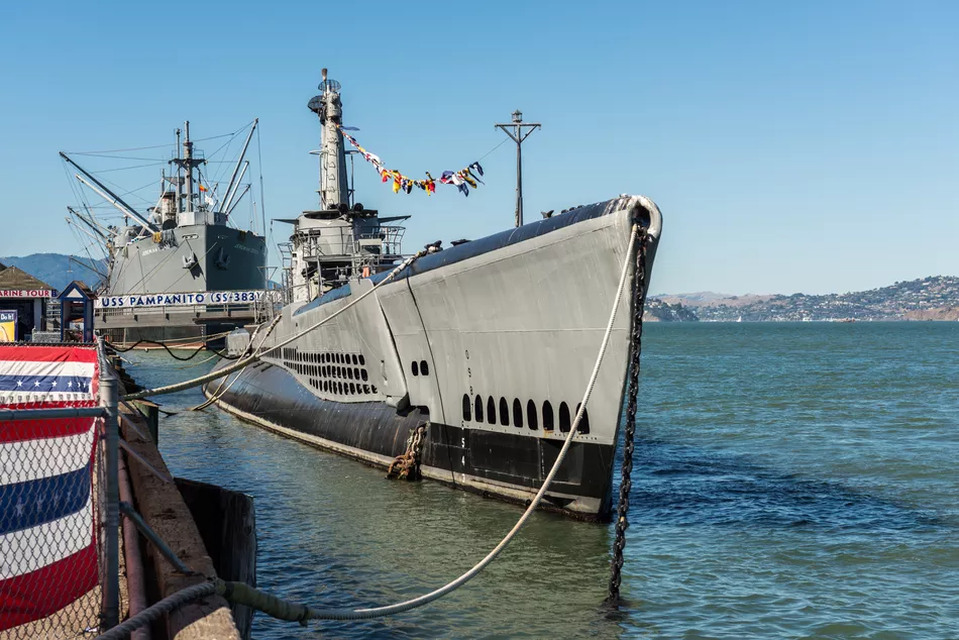 Sous-marin de combat USS Pampanito dans la baie de San Francisco