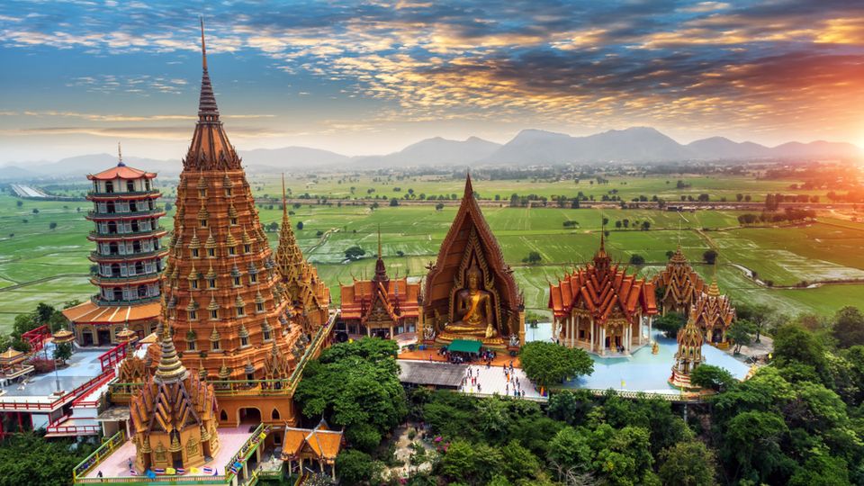 Wat Tham Suea - Chedi sur la gauche - Kanchanaburi