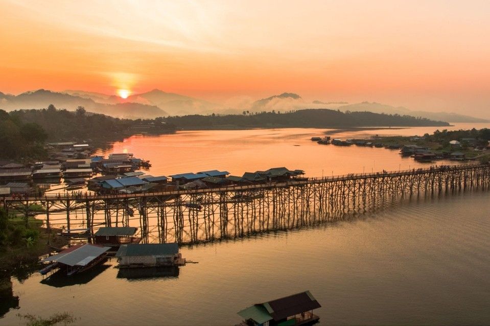 Le pont Môn de Sangkhlaburi sur le lac Vachiralongkon